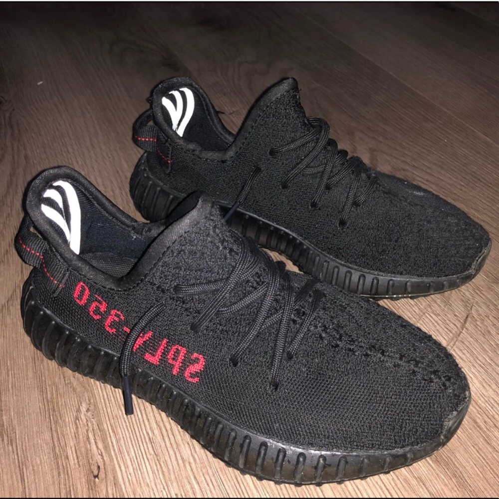 YEEZY 350 V2 BRED
